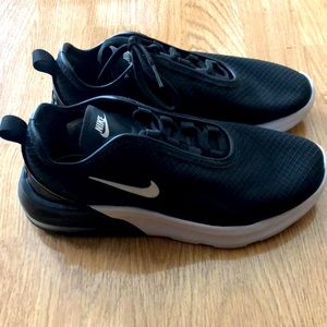 NEW Nike Air Max Motion 2